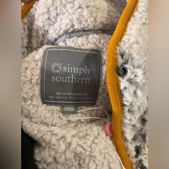 Brand new simply southern Piped Sherpa. Women’s size L. - Picture 4 of 4